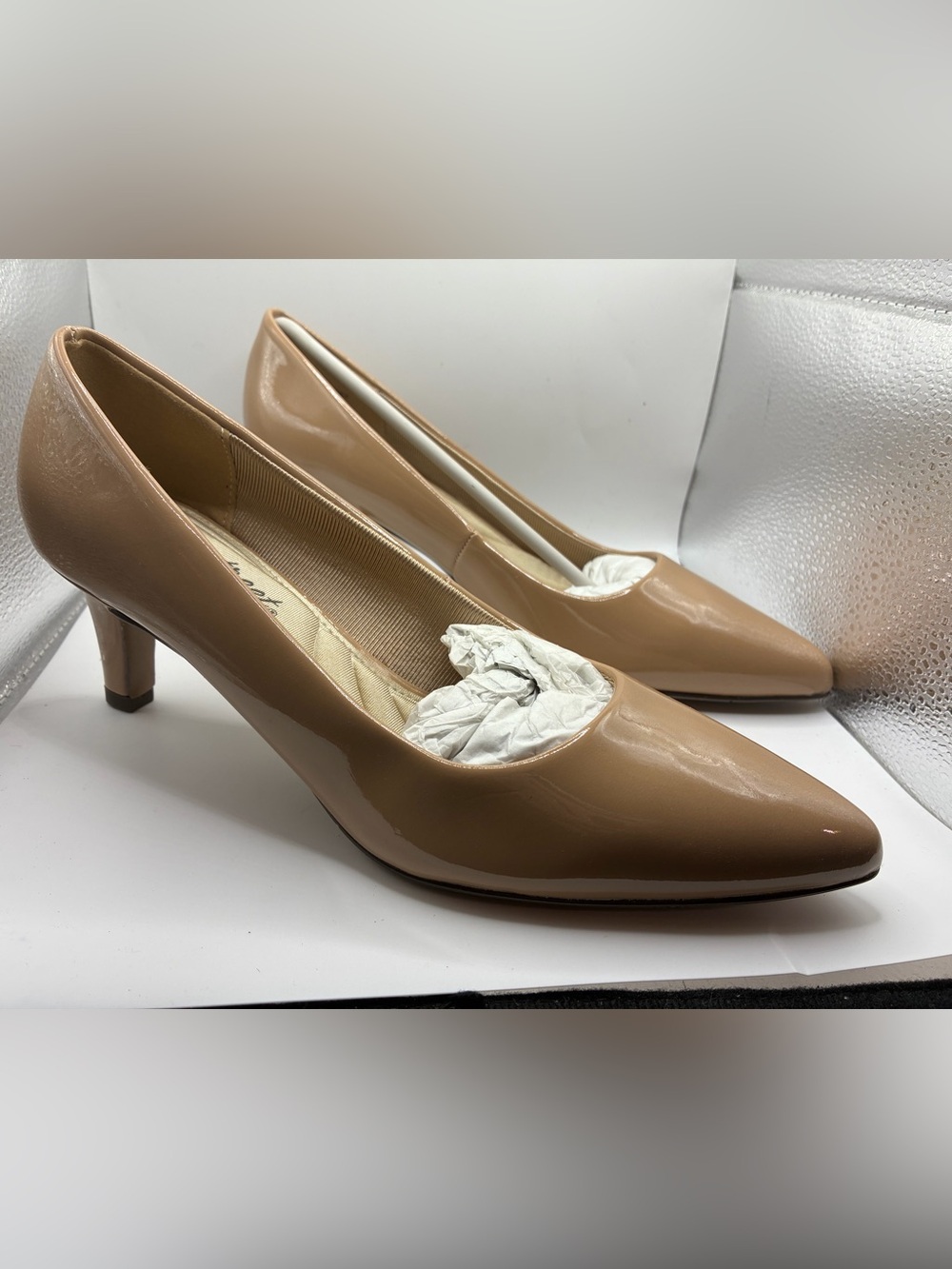Easy Street Pointe Nude Patent Pumps Comfort Dress Heels Women’s Size 8M